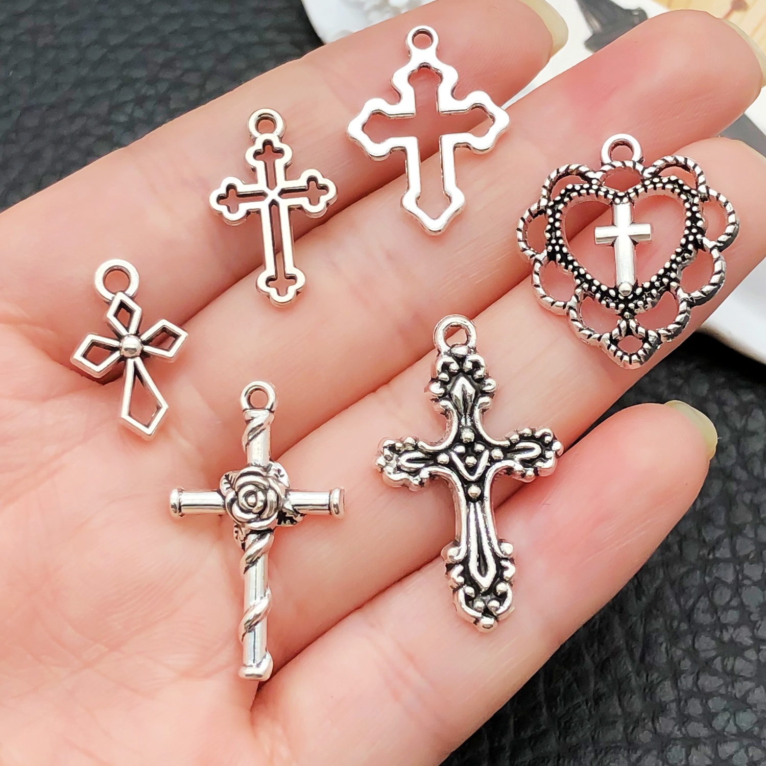 52 szt. Różne wisiorki krzyżow – Jewelry Making Course recenzja i cena
